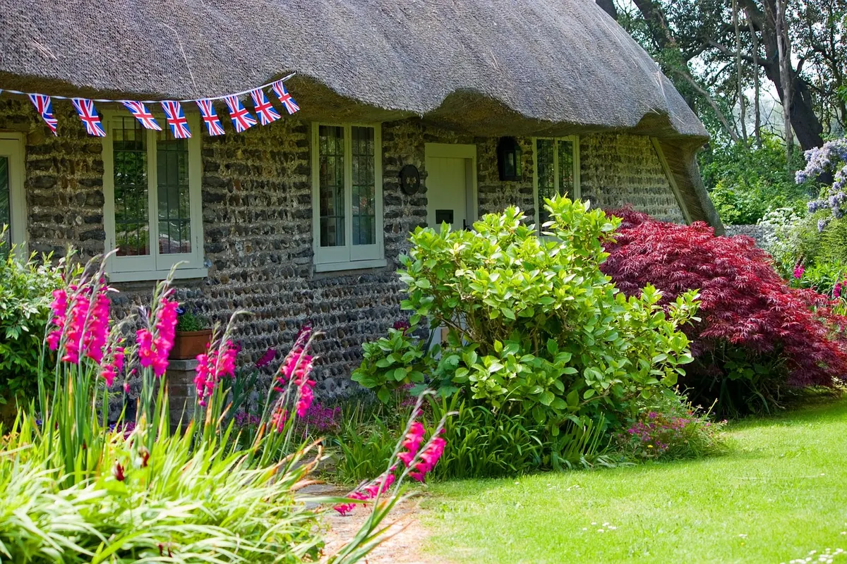 How to Create a Kentish Cottage Garden in a Small Backyard